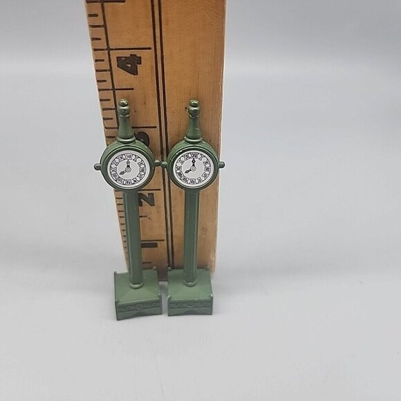 Dept. 56 Town Clock Green Cast-Iron Retired Heritage 51101 Set Of 2 3.5" - Picture 3 of 3